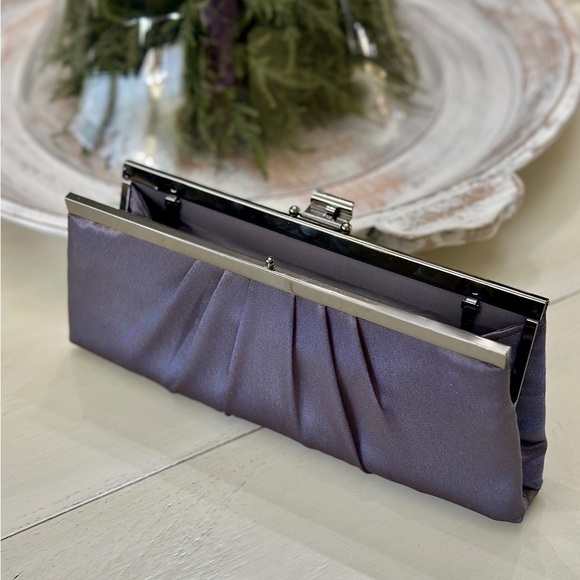 JESSICA McCLINTOCK, NWOT,GREY SATIN EVENING PURSE.CLUTCH OR CHAIN SHOULDER STRAP - Picture 5 of 8